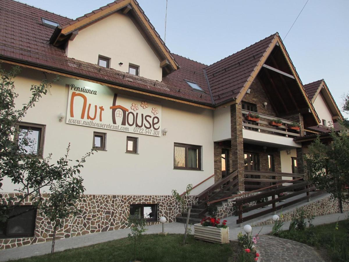 Nut House Retezat Hotel Nucsoara  Exterior photo